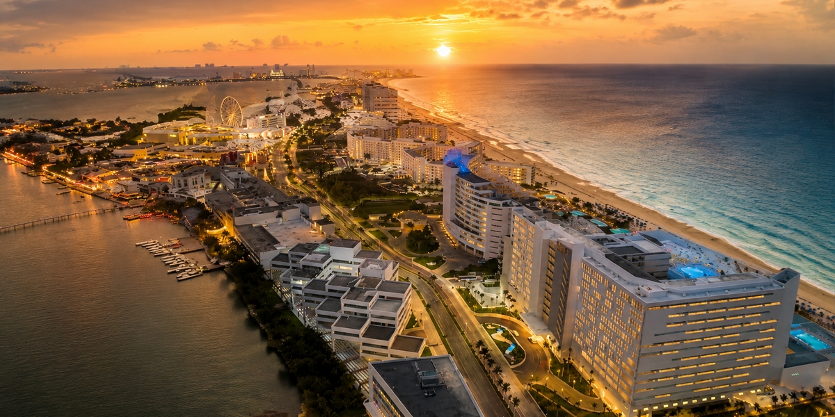 Пляж Hotel Zone Канкуна для сравнения центральных all-inclusive