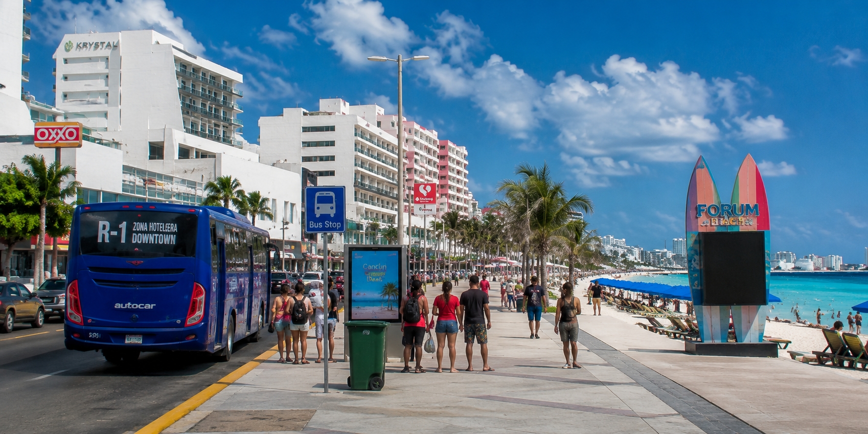 Older beachfront budget hotel in central Cancun Hotel Zone